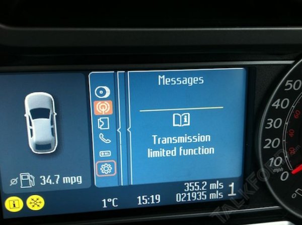 Неособено удачна е и конструкцията на кормилното устройство, в което пластмасовата втулка се износва за рекордно кратко време. Оплаквания се получават и от някои възли в електрическата система. 
Същите неща важат за предишните поколения на кросоувъра Kuga, като там се добавят и още два чести проблема: с горивната система при турбодизелите и с електрониката на 4х4 системата (тип Haldex). 
