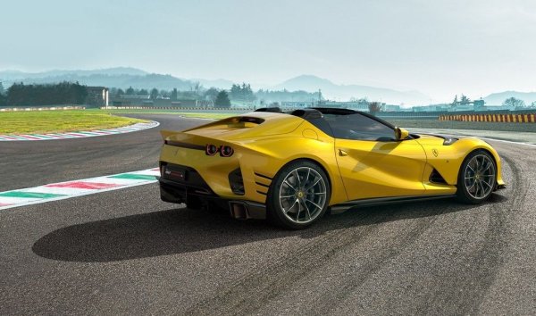 812 Competizione е лимитирана и екстремна версия на 812 Superfast, а Competizione A (от Aperta - открита) е още по-рядката кабрио разновидност. 6.5-литровият V12 тук дава 830 конски сили. В България е регистрирана една бройка. 
