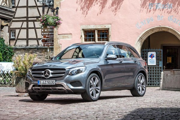 В последното изследване на германската агенция за технически надзор на автомобилите TUV на първо място по надеждност беше класиран премиум-кросоувърът със средни размери Mercedes-Benz GLC. Експертите се позоваха на данните от изследване на близо 9 млн. автомобила, което установи, че едва 1,7% от собствениците на GLC на възраст 2-3 години са се сблъскали с технически проблеми. Повечето оплаквания са от шум в окачването.

Кросоувърът на Mercedes-Benz се предлага с бензинови и дизелови двигатели с мощност от 194 до 249 к.с., а също така и с V6 агрегат с 390 к.с. Има и хибридни версии, а на върха на гамата е разположена версията AMG GLC 63 S с 4,0-литров V8 с мощност 510 к.с., при която ускорението от 0 до 100 км/ч отнема 3,8 секунди.