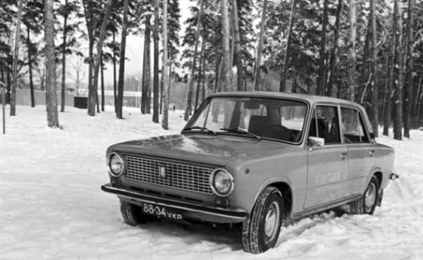 В основата на "копейката" е притежателят на титлата "Автомобил на 1966 година" в Европа - Fiat-124. Италианската машина обаче е сериозно преработена, тъй като пътищата в СССР са ужасни лоши. Затова и в конструкцията на колата са направени над 800 промени, като основните са увеличен пътен просвет и различа трансмисия. Вместо дискови спирачки отзад са поставени такива с барабани. Автомобилът получава и специално разработен 1,2-литров мотор с 62 к.с.
