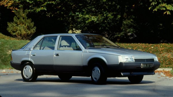 Този модел бе върхов за французите, преди през 1992 година на сцената да се появи Safrane. Машината предлагаше стабилен 2,5-литров турбодвигател, доставящ над 200 конски сили към предните колела. Но извън френските институции, нямаше сериозен успех на пазара.