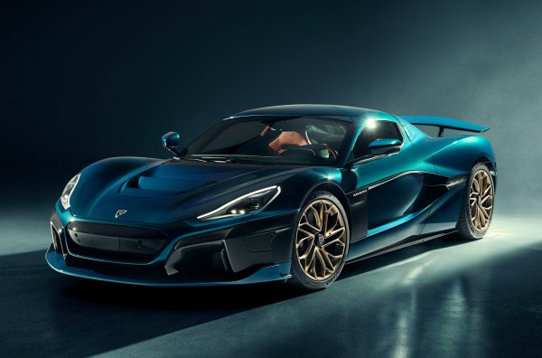 Хърватската електрическа хиперкола се превърна хит още преди дебюта си, като целият тираж за първата година от производство беше изкупен предварително. На това не попречи дори фактът, че представеният прототип дори нямаше име и дебютира като Rimac C_Two. 