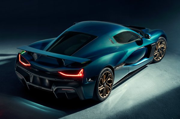 Хърватите планираха да сглобят 150 автомобила, оборудвани с по 4 електромотора със съвкупна мощност 1914 к.с. Това позволява ускорение от 0 до 100 км/ч ца 1,97 секунди, а пробегът с едно зареждане е 550 км по стандарта WLTP. 