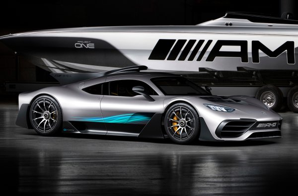 През миналата есене есен беше обявено, че началото на производството на германската хиперкола отново е отложено, като този път беше за средата на тази година. Проблемите се дължаха както на коронавируса в Европа, така и на адаптирането на хибридната система от Формула 1 към &bdquo;цивилен&ldquo; автомобил. В крайна сметка беше намерено решение и доставките трябва да стартират до края на годината.