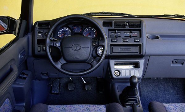 Големият недостатък, ако може да се говори за такъв, че здрава кола от 1994 г., която не е подлагана на сериозни натоварвания, почти няма как да бъде открити. Много от оцелелите до наши дни екзепляри, освен че са в лощо състояние, са допълнително преработени, което крие допълнвително рискове.
