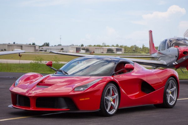 LaFerrari не притежава състезателни успехи, но е пряк роднина на FXX K и в момента е върхът на възможностите &ndash; технически и дизайнерски, на Ferrari. Моделът дебютира в Женева през 2013 година.
