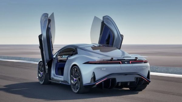 Автомобилът е електрическо купе с две вдигащи се нагоре врати и обтекаем дизайн. Отпред има L-образни фарове и спортна броня с големи въздухозаборници. Отзад има два тънки стопа и активен спойлер. За да се намали теглото, външните елементи на каросерията са изработени от въглеродни влакна.
