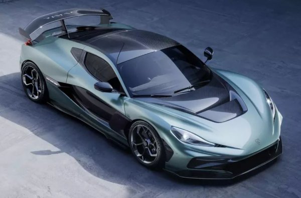 Нито една спортна кола не е счупила толкова много рекорди, колкото серийния модел на хърватския производител на електромобили. Rimac е подобрил 23 рекорда, сред които за ускорение до 100 км/ч и максимална скорост за електрически коли от 412 км/ч. Наскоро беше представената новата му версия Nevera R, която означава Radical, Rebellious, Relentless - радикален, бунтарски, безмилостен.
