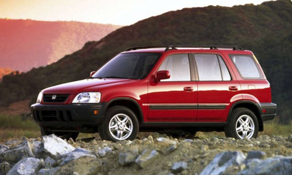 2020 г. - 12 309 откраднати

Увеличение спрямо 2019 г. - 21,9%

Най-крадена моделна година - 2000

Въпреки че кросоувърите доминират сред купувачите на нови автомобили, CR-V на Honda е единственият кросоувър в списъка с най-много откраднати автомобили. Представен за първи път през 1997 година, CR-V в крайна сметка ще стане най-продаваният модел в гамата на Honda, като петото поколение предлага просторен и удобен интериор, като и добра от силови агрегати, включително нов хибрид. Очевидно крадците на автомобили се интересуват повече от по-ранните версии на CR-V, тъй като най-крадена моделна година е от първото поколение на автомобила.