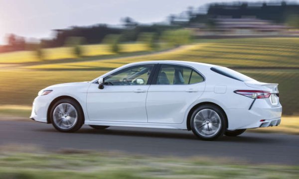 2020 г. - 16 915 откраднати

Увеличение спрямо 2019 г. - 8,0%

Най-крадена моделна година - 2019

В продължение на 15 години това е най-продаваният лек автомобил в Щатите, като това се дължи най-вече на просторния интериор и на икономичните, но и много надеждни двигатели. Сега на пазара е осмата генерация на Camry, която продължава да се представя отлично и съответно е много привлекателна за крадците.