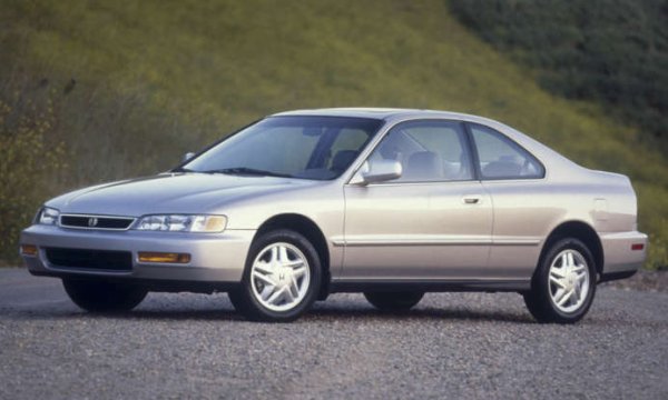 2020 г. - 30 814 откраднати

Увеличение спрямо 2019 г. - 0,2%

Най-крадена моделна година - 1997

След години, прекарани в челото на списъка на най-крадените автомобили в САЩ, Honda Accord вече не е любимият модел сред крадците. Цифрите обаче остават доста високи, което е пряк резултат от популярността на Accord. Това се дължи на надеждността на модела, както и на факта, че той запазва стойността си при препродажба. Въвеждането на нови технологии за защита предпазва последните поколения, но не и по-старите и затова произведените в края на миналия век бройки от модела са и най-крадени.