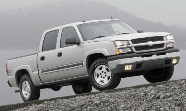 2020 г. - 40 968 откраднати

Увеличение спрямо 2019 г. - 25,7%

Най-крадена моделна година - 2004

Chevy Silverado е много популярен сред крадците. Въпреки че моделната 2004 изглежда е най -търсената, Silverado на практика не е променян от 2003 до 2007 година. Затова и бройката на отмъкнатите пикапи си остава постоянна. Това, че моделът се предлага с различни двигатели и конфигурации, води до ръст както продажбите на Silverado, така и на кражбите, които се увеличават непрекъснато.