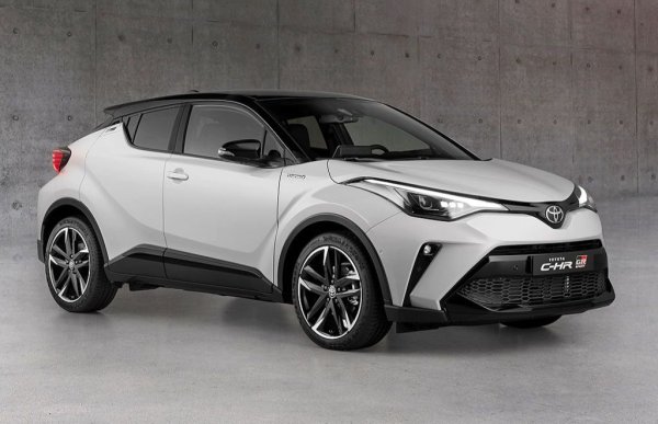 Пазарен дял: 13%
Японската марка може да се похвали с над 35% ръст в продажбите на годишна база (цели 578 регистрирани автомобила повече в сравнение с първото полугодие на 2021). От общото количество 51 бройки са били впоследствие отписани от системата на МВР, явно с цел реекспорт. 

Най-популярни модели: Corolla - 706, C-HR - 531, RAV4 - 288, Yaris - 217, Yaris Cross - 149, Hilux - 98, Land Cruiser - 65, Camry - 43
