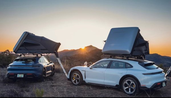 Дори Porsche, което наскоро представи историческия първия си електрифициран двигател за 911, не получава цялото удовлетворение, което очакваше от своята електрическа гама. Планът за преминаване на 80% от продажбите към нулеви емисии остава, но крайният срок до 2030 г. се отлага.