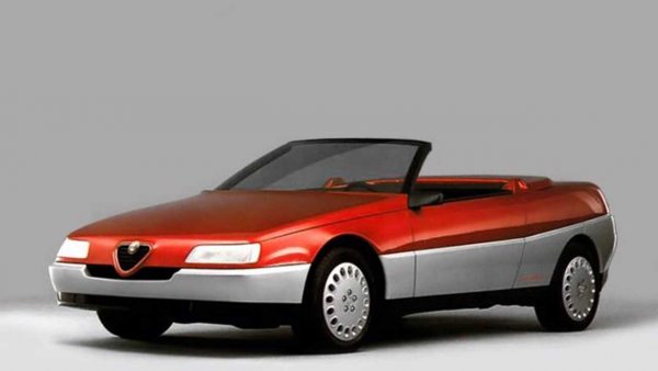 Този прототип изглежда като по-малка и открита версия на Alfa 164 и мнозина биха се заблудили, че е сериен модел. Но всъщност Vivace Spider бил част от проект на Pininfarina, който обхванал два модела &ndash; купе и кабриолет. Извън предните светлини, които били вдъхновени от стила на тогавашните коли, генералният силует, задницата и страничните линии били много подобни с дизайна, който щял да се появи при GTV и Spider цели 8 години по-късно.