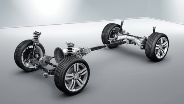 На кросоувъра е поставена и вече споменатата скоростна кутия 7G-Tronic (722.9), която е чувствителна към състоянието на маслото. При системата за задвижване на четирите колела има опасност от ръждясване на някои от основните детайли и съответно излизането им строя. 

При седаните този проблем се среща рядко, тъй като те по-рядко от кросоувърите могат да попаднат на тежък терен. Понякога се налага смяна на лагерите на задвижващия вал, както и на "тавата", която предпазва картера от замърсяване.