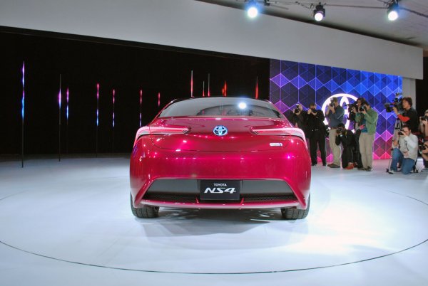 Детройт 2012 - Toyota NS4 Plug-in Hybrid Concept