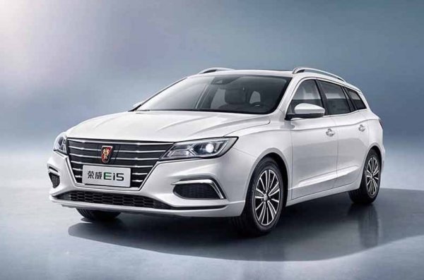 MG 5 е първото в света електрическо комби. Възродената с китайска помощ британска марка ще го предложи с електромотор с мощност 120 к.с. и пробег от 340 км. Багажникът с обем 578 литра е по-голям от този на комбито Ford Focus.