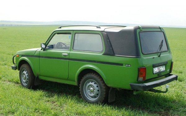 Чешката фирма превръща стандартите &bdquo;Лади&ldquo; в товарен фургон Lada Niva Special Praktik, като сериозно променя коннструкцията им. В случая се увеличава задната част на автомобила и му се поставя удължен пластмасов покрив.