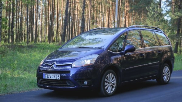 Дълго време Citroen бе лидерите в сегмента на минивановете в Европа, особено след като повечето конкуренти започнаха да се пренасочват към кросоувърите. Picasso версията на базата на С4 се появи през 2006 година и се предлагаше в две дължини. По-дългата, Grand Picasso, предлагаше с 12 см повече, но върху същото междуосие. Багажниците и на двата варианта са внушителни: съответно 500 и 576 литра. По-дългата версия може да бъде и със 7 места. 
