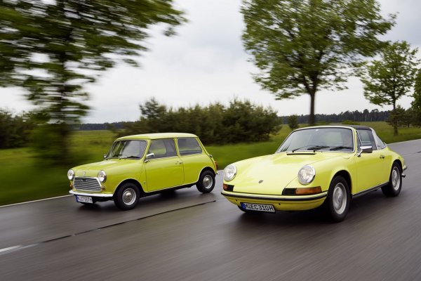 MINI поздрави Porsche за рождения му ден