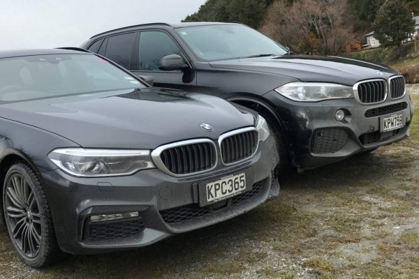 По-голямото тегло и лошата аеродинамика (в сравнение с лек автомобил) води и до по-висок разход на гориво при коросувъра. Пример за това са два модела на BMW на една платформа - седанът 535i xDrive харчи 5,9 л/100 км, докато X5 xDrive35i - 6,9 л/100 км.