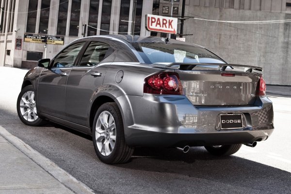 През 2007 г. се появи второто поколение на Avenger, което получи допълнителни врати и запази връзката си с моделите на Mitsubishi. Моделът беше изграден на платформата GS, използвана още от Mitsubishi Lancer, Jeep Patriot и др. В рекламите на Dodge новият Avenger беше представен като колана супергерой, изпреварвайки едноименния филм на Marvel с 5 години. Комбинацията от бавен автоматик и 4-цилиндров двигател със 170 к.с. обаче се оказа фатална.