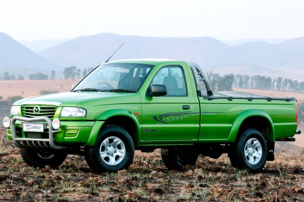 В гамата на Mazda е пълно с автомобили, които заслужават името Drifter. Сред тях са специални версии на MX-5, роторният RX-7, хот-хечове Mazda 3... Японците обаче дадоха това название на един доста различен модел – пикап. Той се появява през 90-те години, когато моделите на Mazda от този клас всъщност са копия на Ford Ranger, които се предлагат под различни имена. Drifter е за Южна Африка, а Fighter (боец) – за Югоизточна Азия. На други пазари автомобилът е познат като Ford Ranger или Courier, както и като Mazda Proceed и Bravo. 