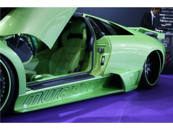 Доработено Murcielago LP640 от Liberty Walk & LB Performance, снабдено с регулируемо окачване / Токио 2009