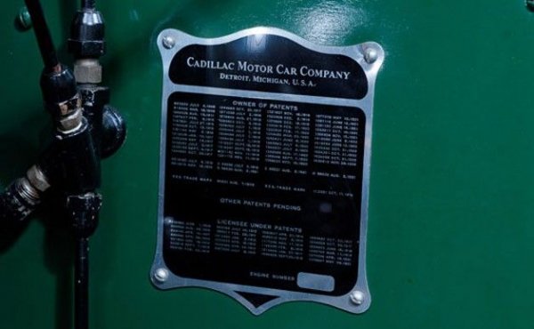 Cadillac V8 Town Sedan - Бронираната кола на Ал Капоне 