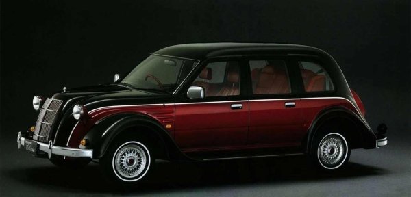 Най-продаваните модели на японската марка са разпознаваеми по целия свят, но има и няколко малко известни автомобила Toyota, за чието съществуване малцина са знаели. Toyota Classic е едно от най-необичайните творения на автомобилния производител, пуснато на пазара през 90-те години на миналия век.

Марката нарича тази серия Toyota Excellent Conversion Series (TECS). Необичайният дизайн имитира първия по рода си лек автомобил, Toyota Model AA, пуснат на пазара в Япония през 1936 години. Шестдесет години по-късно е представен моделът, чието производство е ограничено до само 100 бройки.

Дизайнерите се опитват да запазят пропорциите на оригинала от 30-те години на миналия век възможно най-близки. За отправна точка използват платформата на пикапа Hilux, тъй като тя е най-близкото до оригинала, което могат да намерят по отношение на размерите. 2-литровият четирицилиндров двигател  също е заимстван от Hilux.

Ограниченият производствен тираж прави Classic един от най-редките модели на Toyota досега. Една бройка беше продадена на търг в Bonhams през 2003 година за около 16 000 долара, но днес тези любопитни екземпляри струват много повече.
