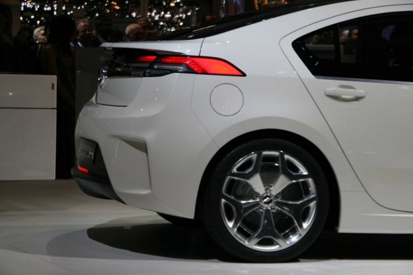 Женева 2009 / Opel Ampera