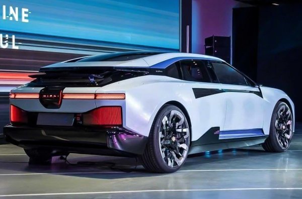 Платформата Human Oriented Architecture (HOA) и 800-волтовата архитектура са заимствани от кросоувъра HiPhi X. Задните колела могат да се въртят на 13,2 градуса благодарение на специална допълнителна функция. 