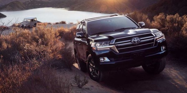 Безспорният крал при моделите с огромен пробег е Toyota Land Cruiser. Тази кола е създадена да изминава големи разстояния, сочи проучването ISeeCars поставя Land Cruiser. То показва, че 1,5% от автомобилите от модела, предлагани на пазара са навъртели над 300 000 мили.

Може да не е най-луксозният или най-технологичният SUV на пазара, но несъмнено е най-издръжливият. За съжаление, 2021 е последната година, в който настоящият модел все още ще се предлага. Смяната на поколенията предстои, като ще бъде доста интересно, какво ще предложи Toyota на клиентите си.