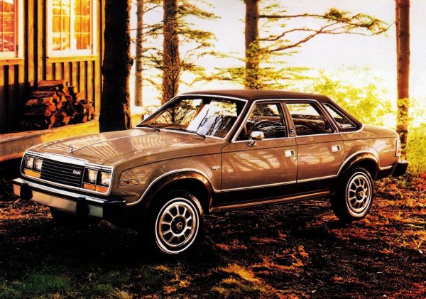 Предшественикът на съвременните кросоувъри - American Eagle, съчетава конструкцията на SUV на рама и комфорта на пътнически седан. Неговите широки арки и плавна линия на покрива се открояват на фона на ъгловатите SUV от онова време. 