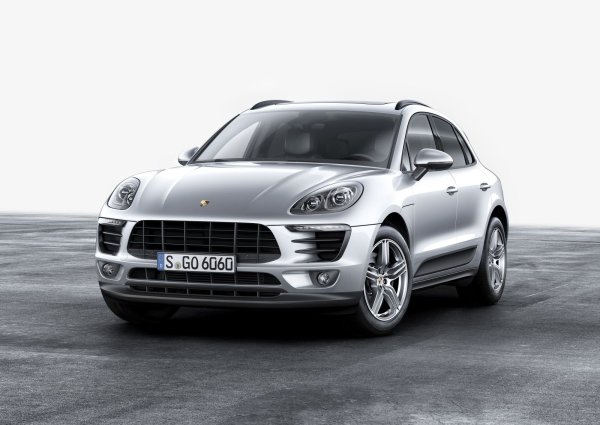 С Macan Porsche реши да повтори успеха на Cayenne, но в компактен формат. С прецизността на формата и мускулестия силует на марката, Macan изглежда готов за всякакви офроуд терени, въпреки че е предназначен предимно за асфалт. 