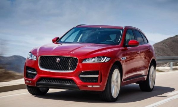 Дизайнът на първия кросоувър Jaguar предизвика възхищението на обществеността - остри LED фарове, дълбока ниша на радиатора и изразени прагове създадоха образа на динамичен хищник. 