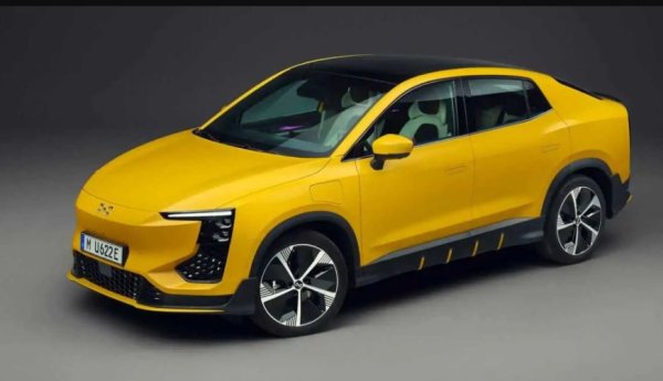 Спортният „брат“ на U5 се казва Aiways U6 и има пробег от 400 км с едно зареждане. Батерията му е същата – 63 кВт/ч, въпреки че елекромоторът му е малко по-мощен - 218 к.с. Съответно, ускорението от 0 до 100 км/ч е 7,0 секунди.

Дължината от 4,80 метра го прави очевидно по-голям от U5, главно благодарение на по-издължената и изваяна задна част, благодарение на която моделът декларира аеродинамичен коефициент (Cx) от 0,248. Италианската цена все още не е официална, но трябва да надхвърли тази на U5 с няколко хиляди евро.