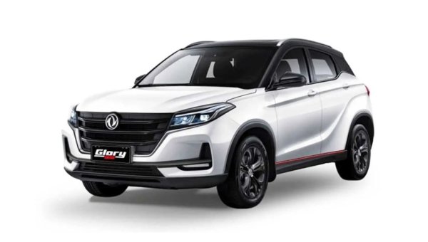 Идва ред и на бензинов автомобил - DFSK 500. Този SUV с дължина 4,38 метра не е особено производително, тъй като под капака му е поставен 1,5-литров двигател с атмосферно пълнене и 116 к.с.

Gliry 500 се предлага само с предно задвижване и безстепенна трансмисия (CVT). Любопитното е, че интериорният дизайн е почти идентичен с този на Audi Q2. Базовата цена в Италия на DFSK Glory 500 е 20 490 евро.