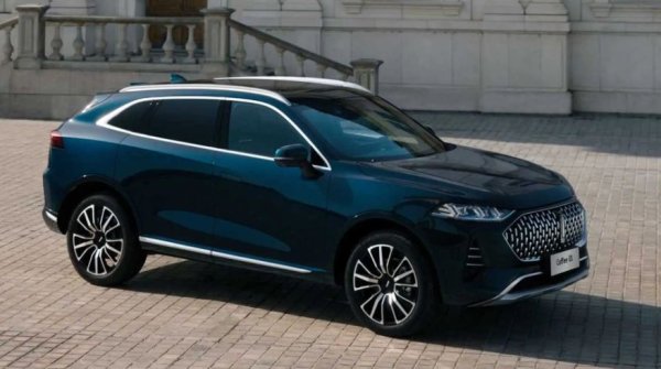 Този дълъг 4,87 метра китайски SUV се задвижва от мощна plug-in хибридна система с 476 к.с., която може да се похвали със 150 км електрически пробег в цикъла WLTP благодарение на батерия с капацитет 42 кВт/ч. Това са доста впечатляващи цифри за PHEV.

Както може да се очаква, представянето е изключително. Спринтът от 0 до 100 км/ч отнема за 5,0 секунди, а максимална скорост е 235 км/ч. Автомобилът се предлага със задвижване на четирите колела, като бензиновият двигател задвижва предната ос, а електрическата &ndash; задната. Известни са цените в Германия, където започват 55 900 евро.