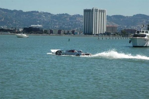 Sea Lion - Амфибия, която може развива 100 км/час при движение във вода и 190 км/час на сушата
