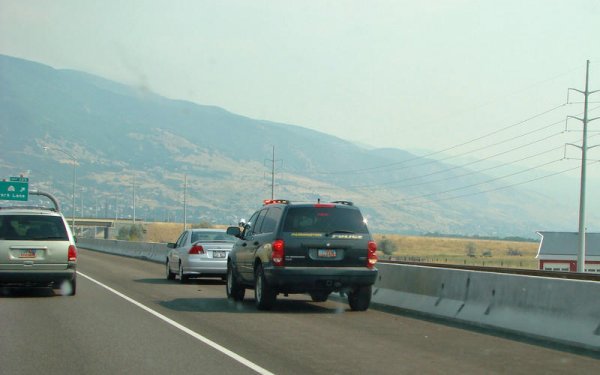 Шофиране под въздействие на марихуана е също толкова незаконно, колкото и приемането на самият наркотик. Данните обаче сочат, че само в САЩ близо 15 млн. шофьори си признават, че са сядали зад волана след употреба на марихуана. Близо 70% от американците смятат, че шансовете да ги хване полицията в подобен случай са минимални.