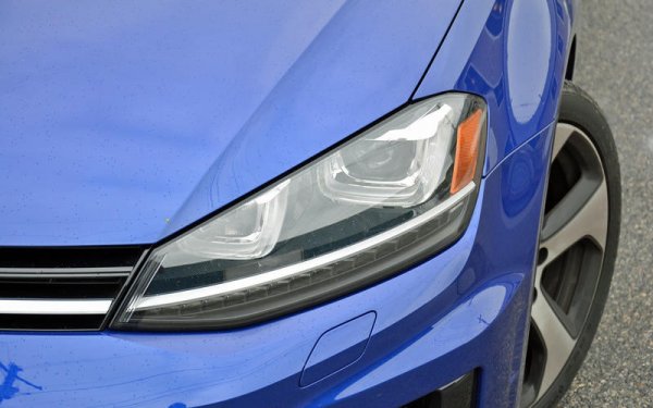 Броят на хората, които шофират, без за включат светлините си, е нараснал значително, откакто производителите започнаха да включват LED-фарове в стандартното оборудване. Те ви изглеждат ярки, но не заместват стандартните фарове и не включват задните светлини.