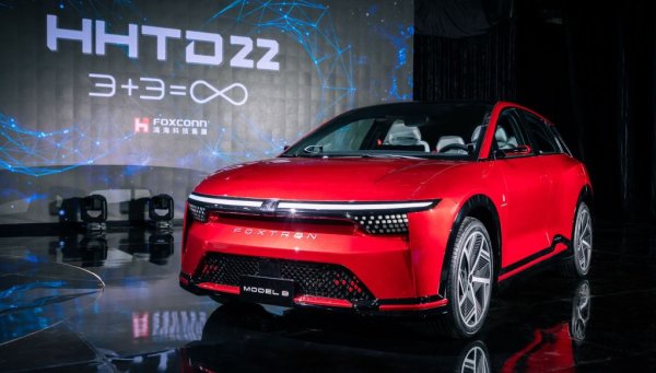 "Когато чух за интереса на Foxconn, това ми се стори много интересно, защото би било иновативно, и би поставило Nissan по съвсем различен път на развитие. Но фактът, че те са замразили интереса си, показва, че са прагматични хора, които знаят, че не могат да вървят срещу волята на японското правителство и на METI. Трябва също да знаете, че в Renault френското правителство е много влиятелен акционер, а френското правителство никак не иска да разстройва японското. Бил съм многократно свидетел на какво е готово френското правителство, за да задоволи Япония в миналото". 
