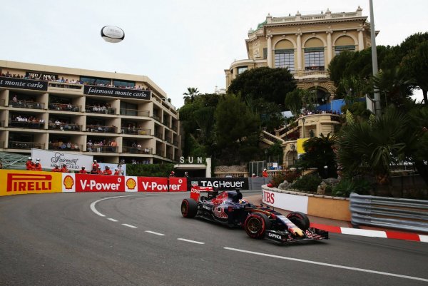 Тесни завои и изкачвания и спускания. Краткото описание подсказва за коя известна писта от  Формула 1 става въпрос. Въпреки че за зрителите тесните улици осигуряват вълнуващо изживяване, то за състезателите всяка грешка може да се окаже решаваща. Причината, поради която трасето попада в класацията, са именно завоите - някои от тях са бавни, а други - бързи. И двата типа обаче могат да осигурят значително предимство ако се атакуват правилно.