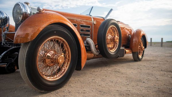 Коя е най-известната кола на Hispano-Suiza? Това е Hispano-Suiza H6C Tulipwood Torpedo, създадена от компанията Nieuwpoort-Astra. С нея Андре Дюбоне - френски, летец, спортист, автомобилен състезател и изобретател участва в ралита Targa Florio и Coppa Florio, завършвайки съответно шести и пети в общото класиране. 