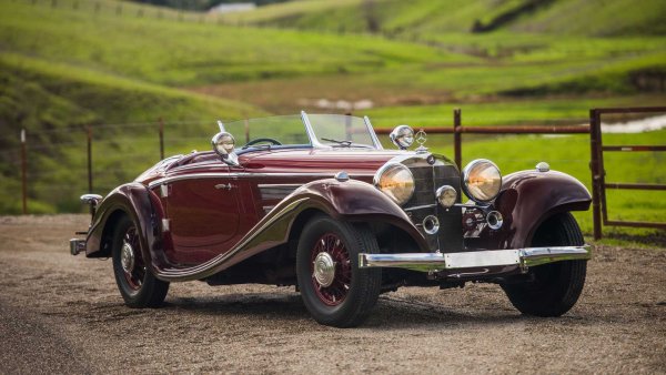 Mercedes-Benz 540 K Special Roadster е направена в Зинделфинген, като това е колата, за която мнозина познавачи продължават да мечтаят. Тя има големи и пищни, но фино назъбени крила, врати, които се извиват назад, както и люк, поставен в задната част. Това е изключителен модел, роден през 30-те години на миналия век, а като знаем, че в света са останали само три оригинални екземпляра, така че цената може да изглежда оправдана. 