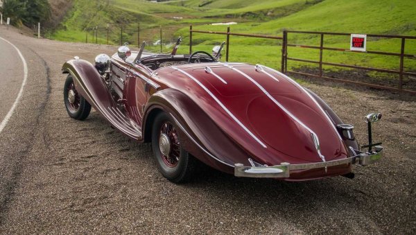 Историята на този автомобил е забележигелна. Той е принадлежал на краля на Афганистан през 1937 г., като след дълго пътуване от Париж през Лондон пристига в Съединените щати през 50-те години на миналия век. Състоянието му изключително. 