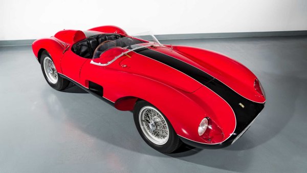 Смятано за едно от най-добрите Ferrari-та, създавани някога, това 500 TRC Spider от Scaglietti има автобиография, пълна със спортни успехи. Това е 18-ият от общо 19 произведени автомобила, като участва в &bdquo;24 часа на Льо Ман&ldquo; през 1957 г. с Ричи Гинтер и Франсоа Пикар.
