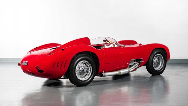 Това Maserati 450S от Fantuzzi има специална история - то е деветото от десетте произведени и е поръчано и доставено лично от Карол Шелби. Претърпява пълна реставрация през 90-те години на миналия век и вече е изложено на Concours d'Elegance в Палм Бийч и Concours d'Elegance на остров Амелия. 